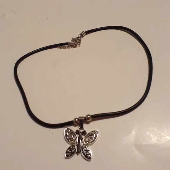 Butterfly Necklace Nice Pendant Claw Adjustable Clasp - Picture 2 of 5